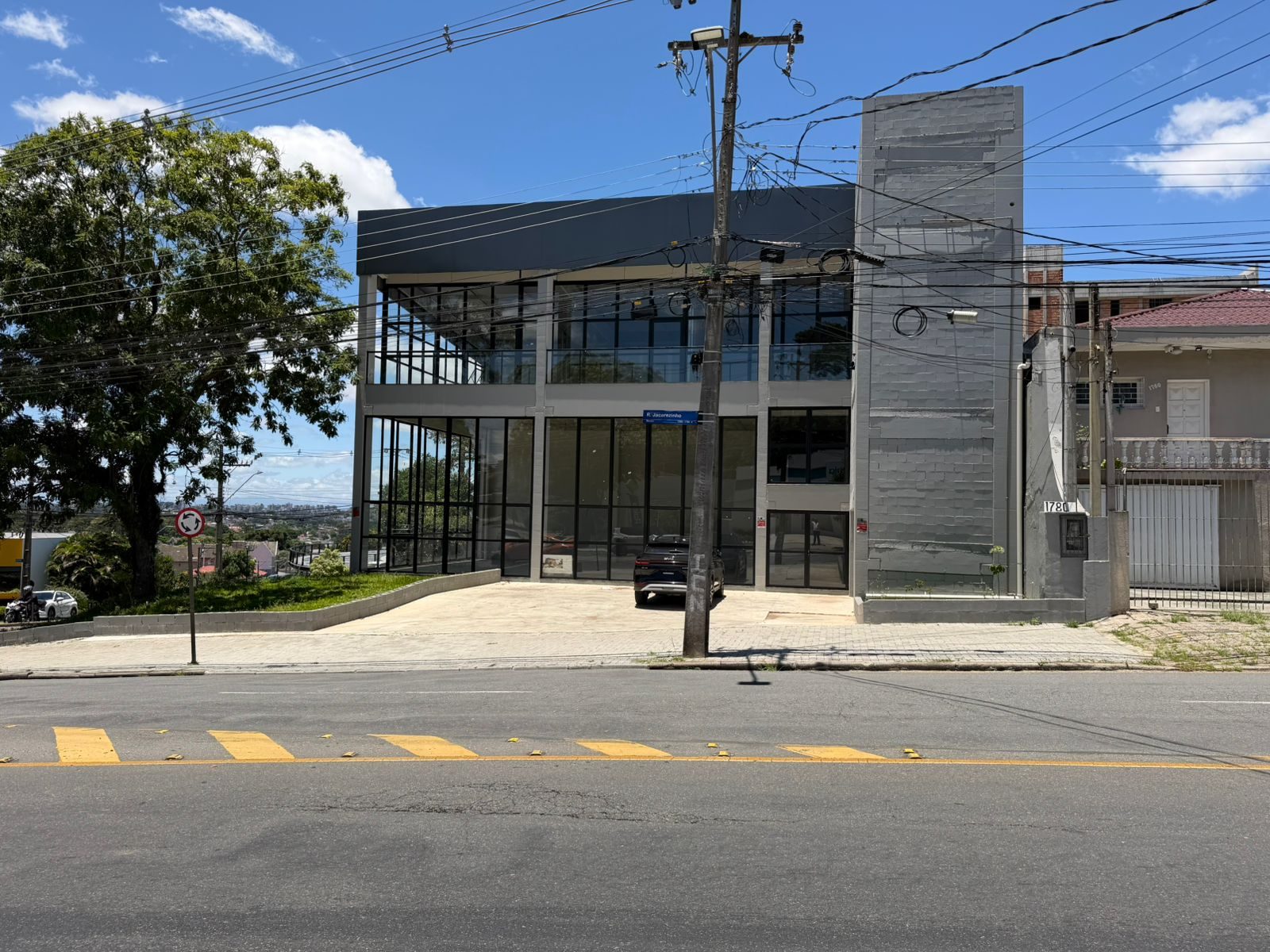 Prédio Novo 853,53m² - Mercês – foto 1